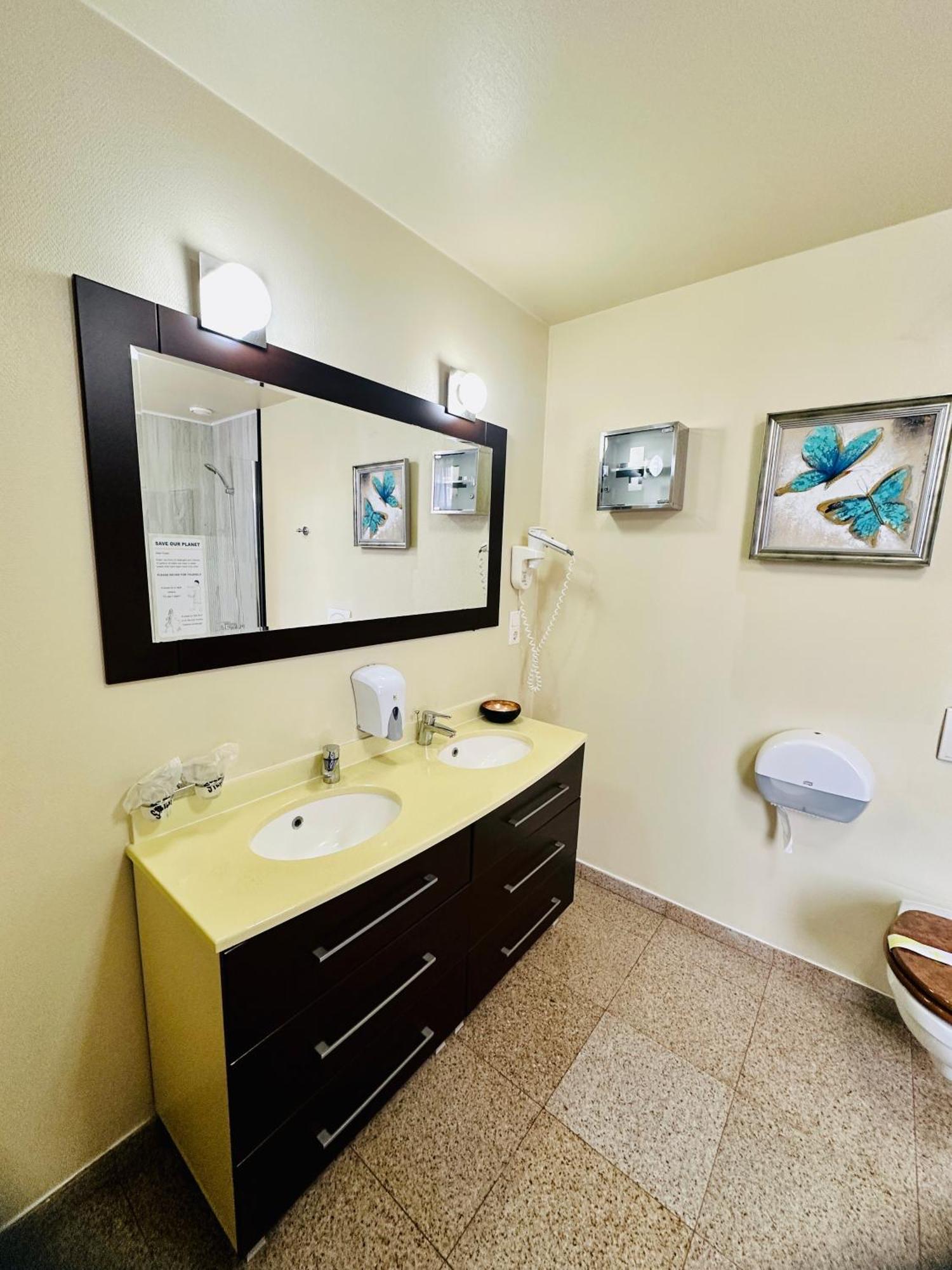 Hotel & Restaurant Levoslav House 4*