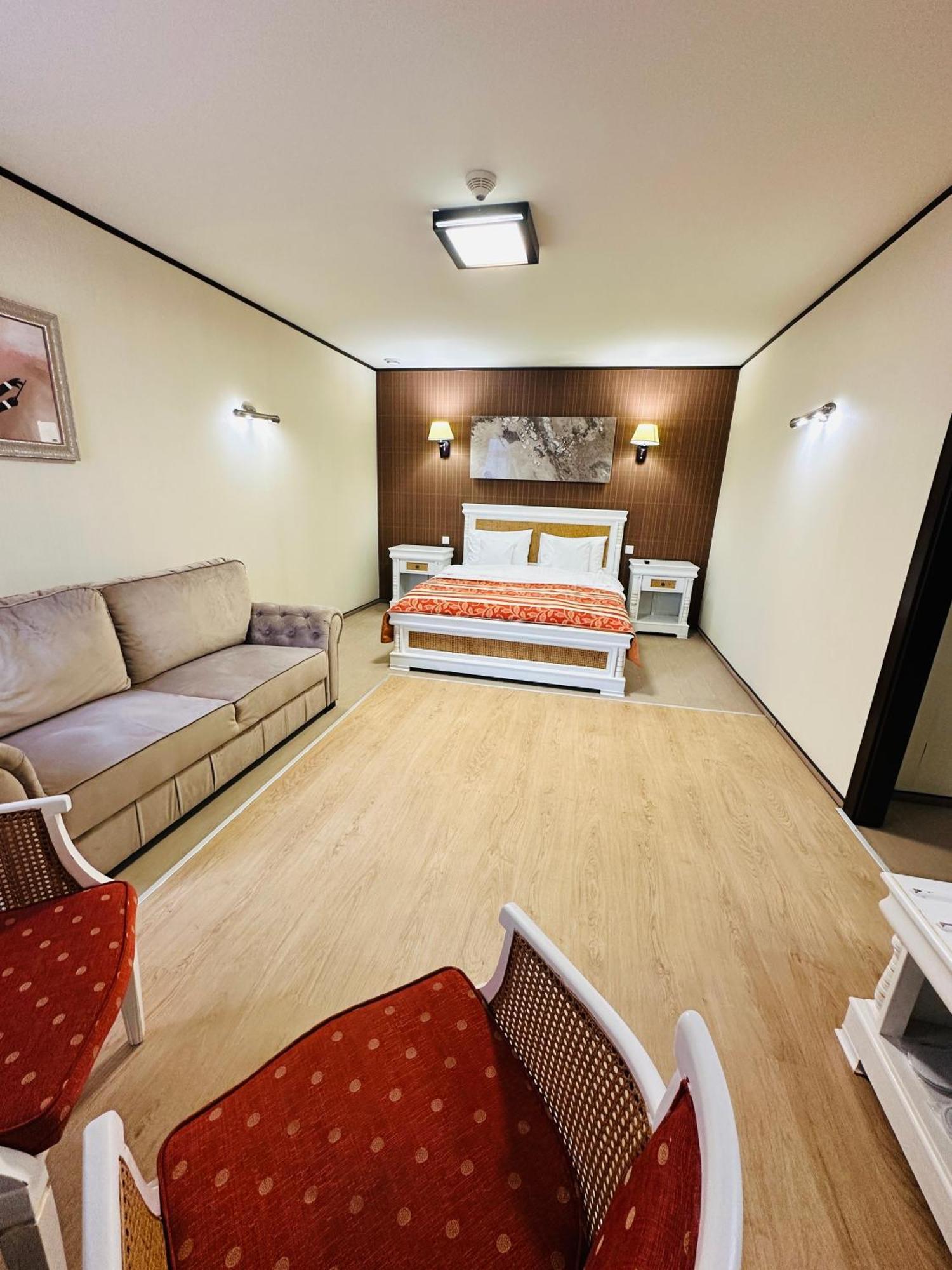 & Restaurant Levoslav House Hotel