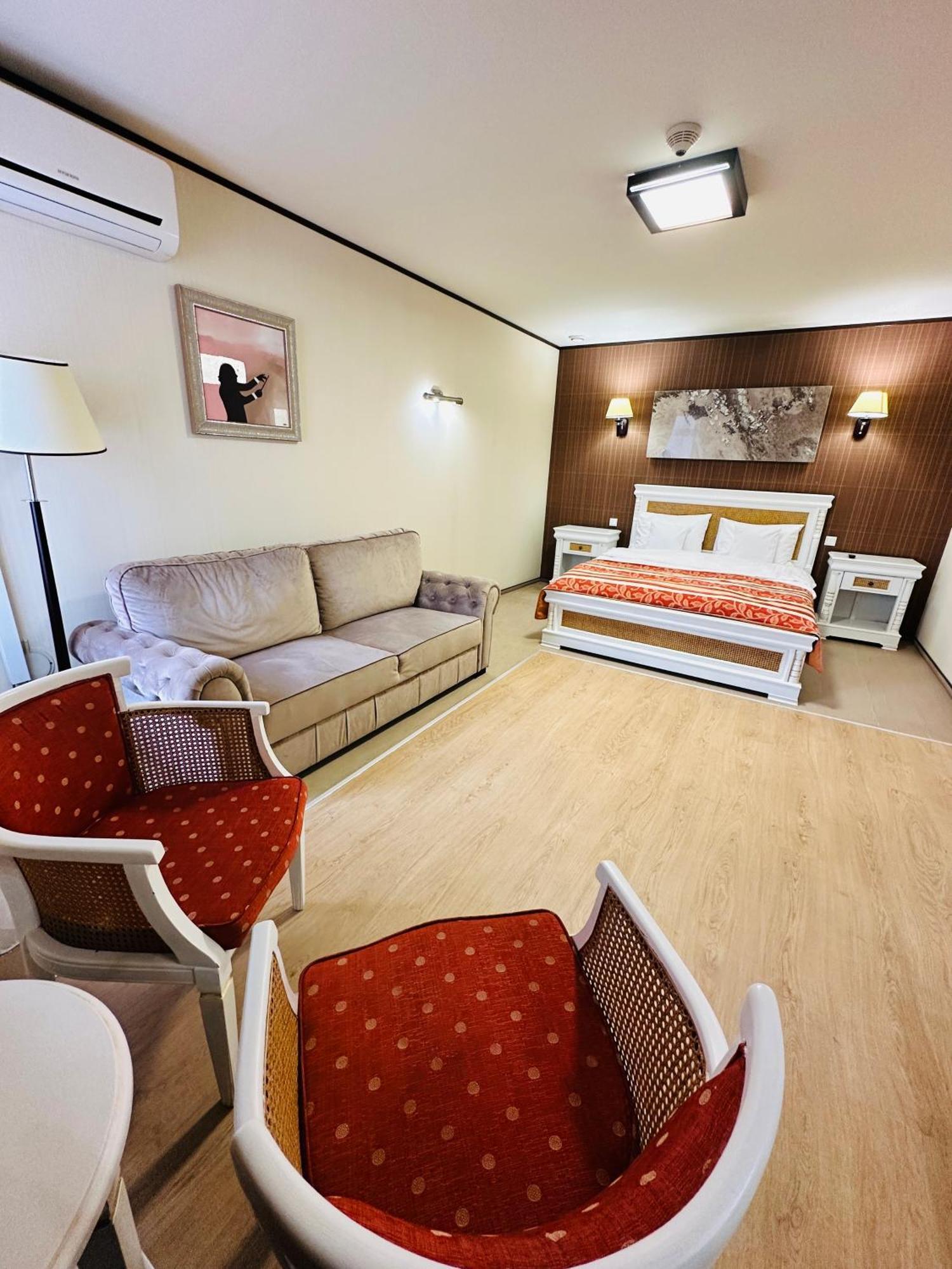 & Restaurant Levoslav House Hotel